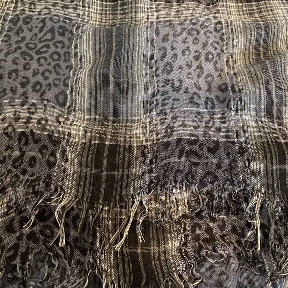 ⭐️5/$15! 8 Scarf Bundle! - Picture 6 of 16